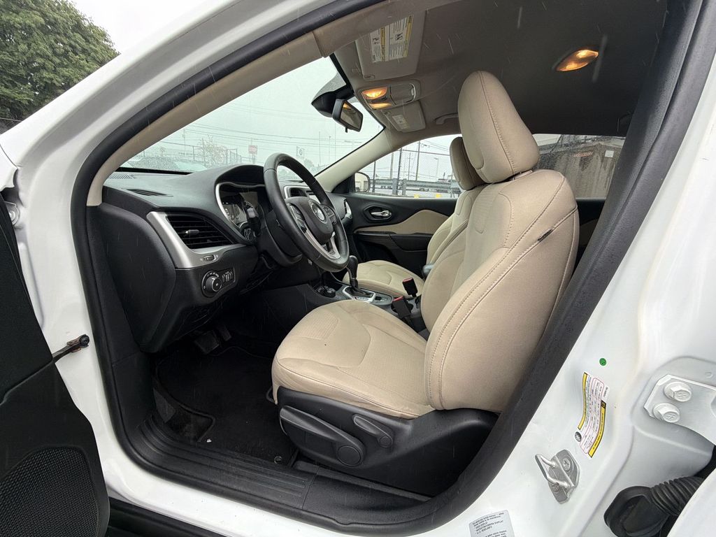 Thumbnail: 2015 Jeep Cherokee - 11