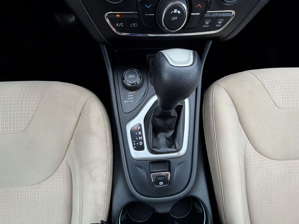 Thumbnail: 2015 Jeep Cherokee - 15