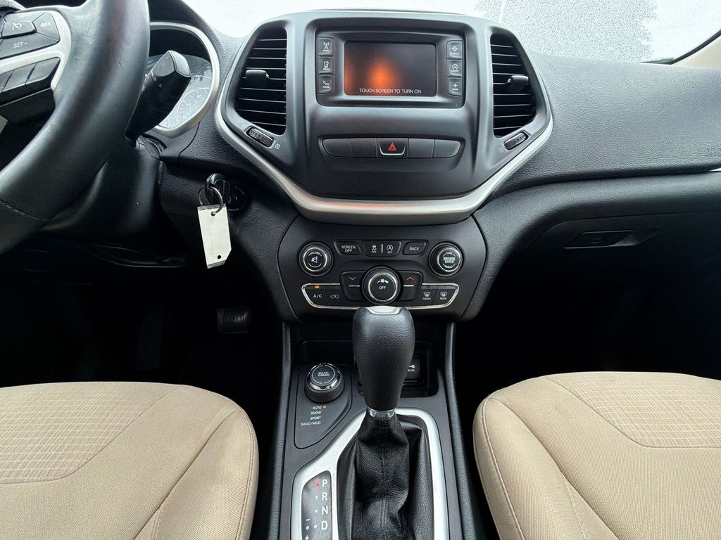 Thumbnail: 2015 Jeep Cherokee - 14