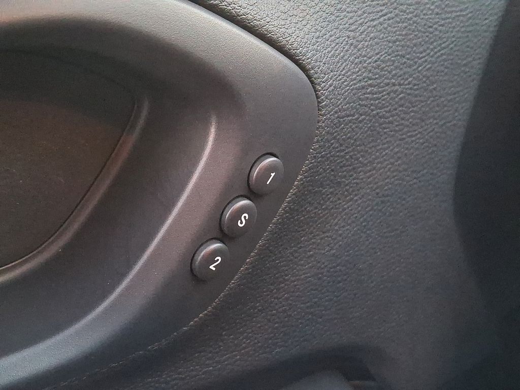 Thumbnail: 2019 Jeep Cherokee - 26