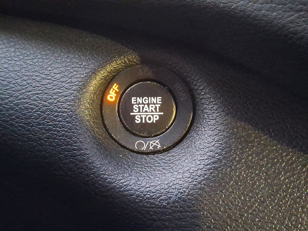 Thumbnail: 2019 Jeep Cherokee - 23