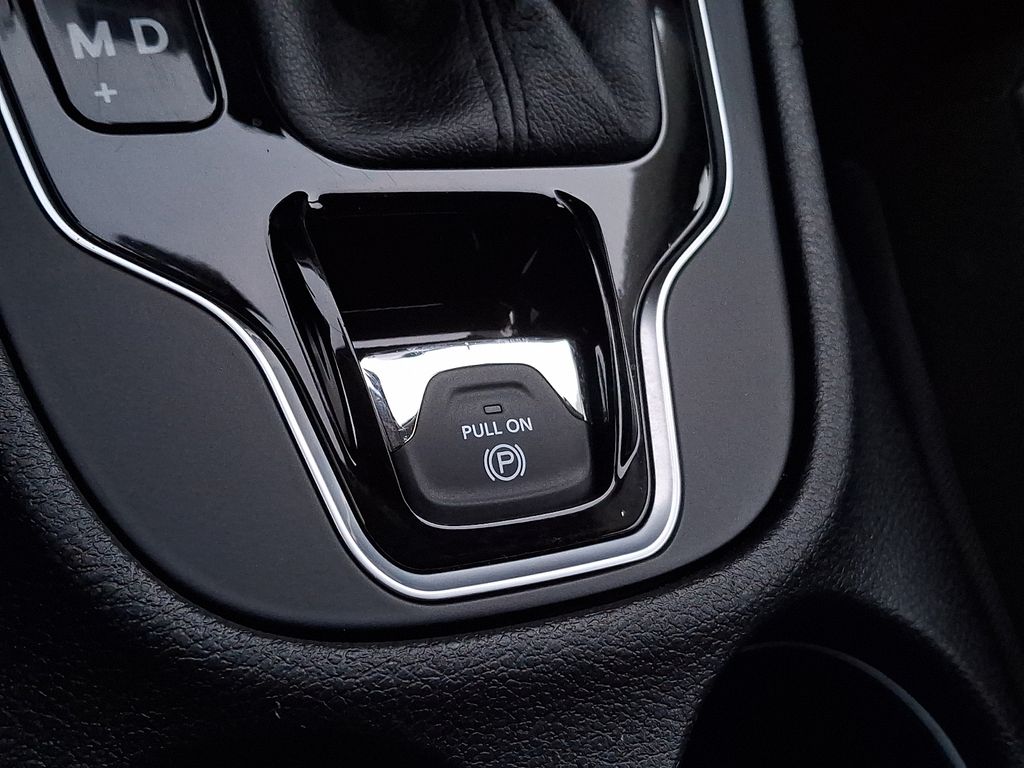 Thumbnail: 2019 Jeep Cherokee - 24