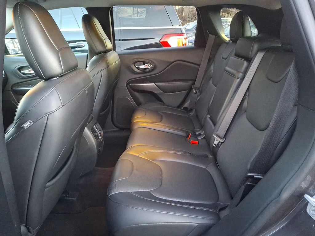 Thumbnail: 2019 Jeep Cherokee - 7