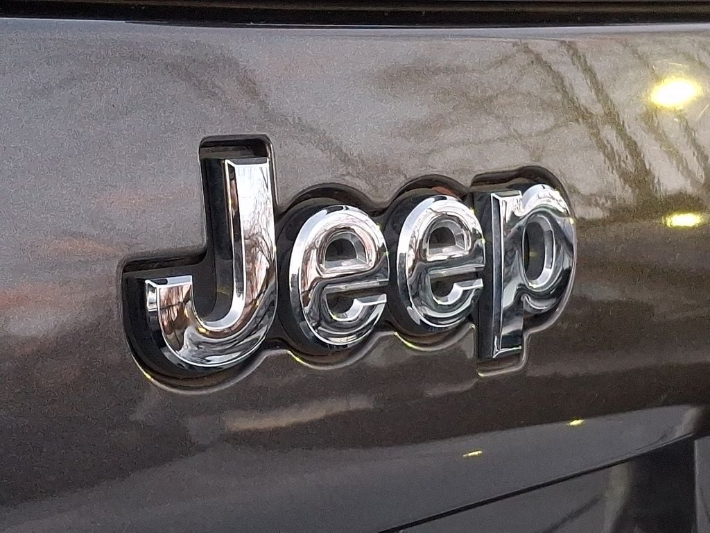 Thumbnail: 2019 Jeep Cherokee - 29