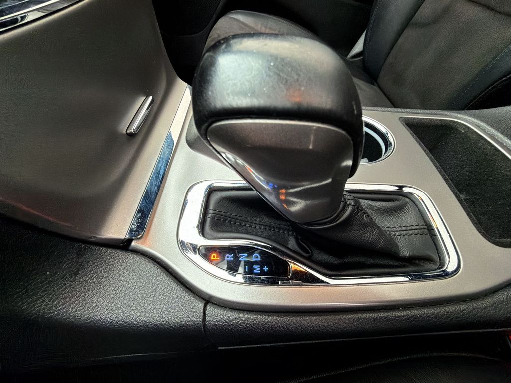 Thumbnail: 2020 Jeep Grand Cherokee - 14