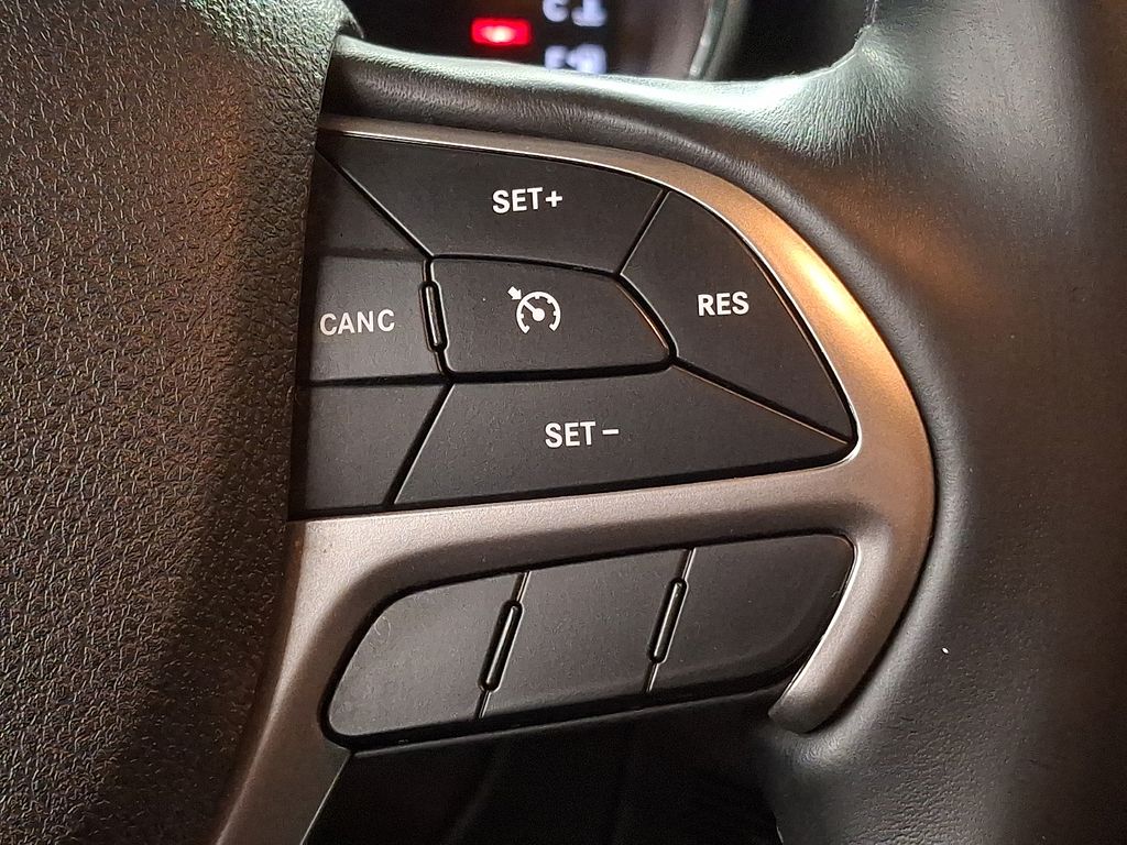 Thumbnail: 2018 Jeep Grand Cherokee - 21