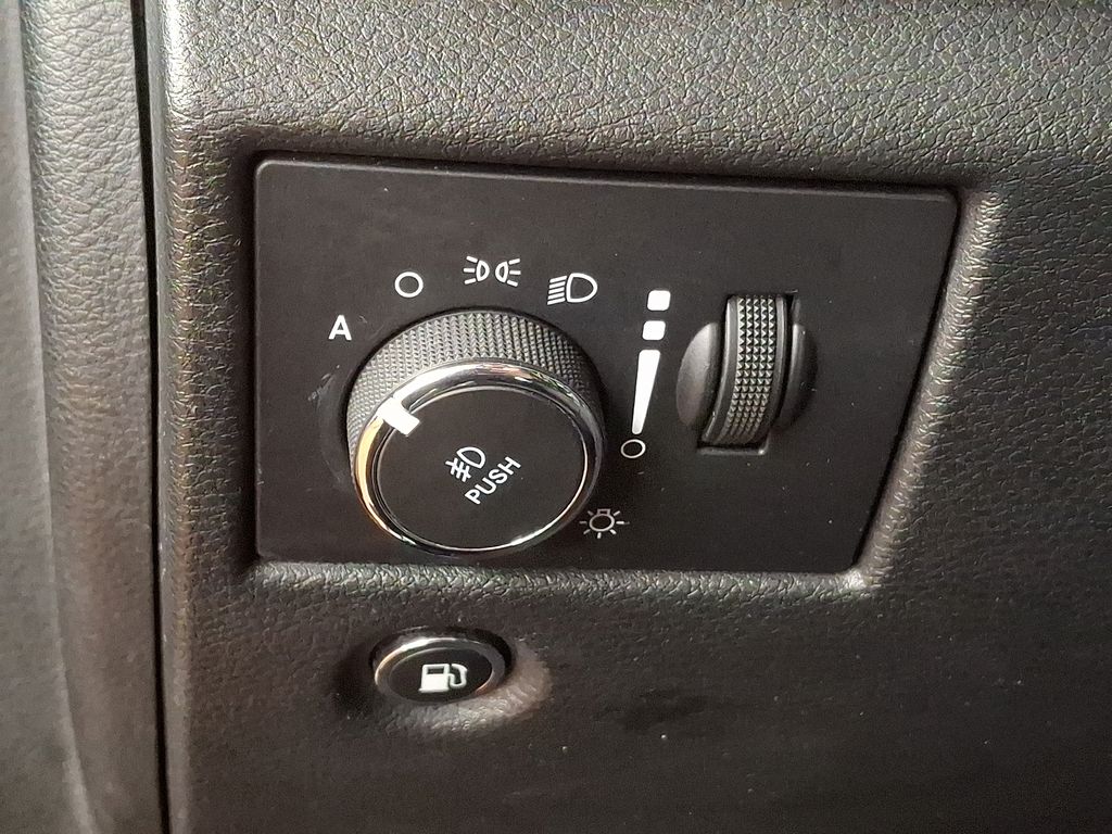 Thumbnail: 2018 Jeep Grand Cherokee - 24