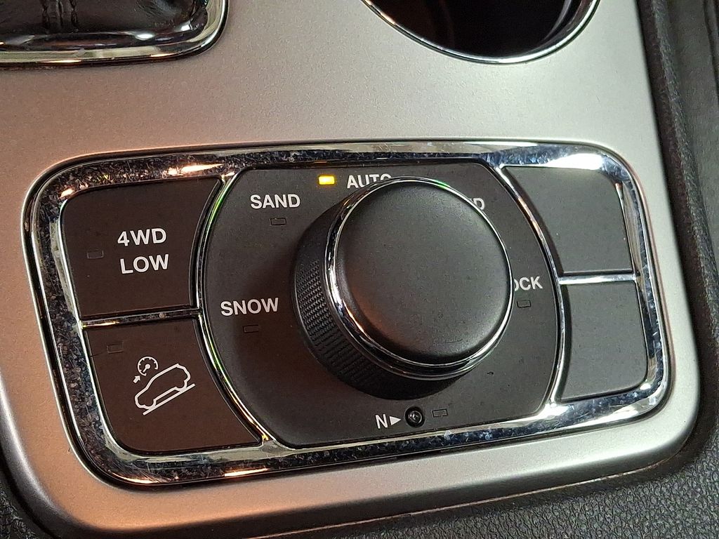 Thumbnail: 2018 Jeep Grand Cherokee - 23