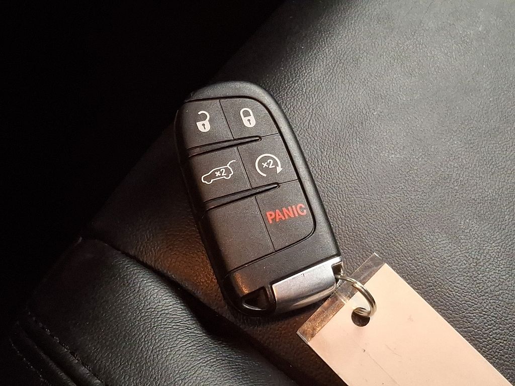 Thumbnail: 2018 Jeep Grand Cherokee - 13