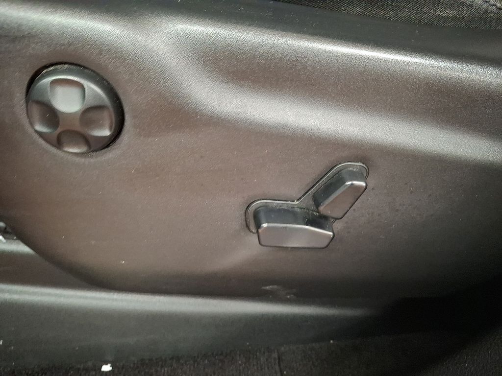 Thumbnail: 2018 Jeep Grand Cherokee - 17