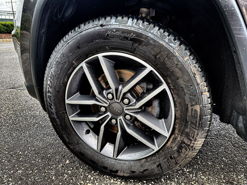 Thumbnail: 2019 Jeep Grand Cherokee - 8