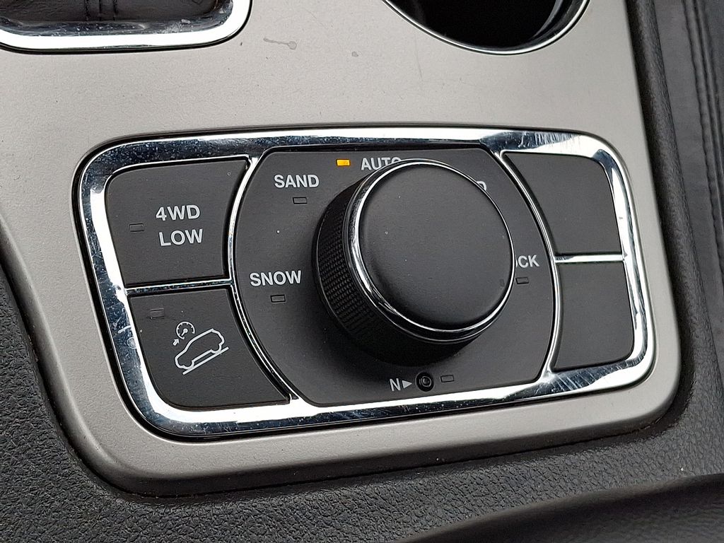 Thumbnail: 2018 Jeep Grand Cherokee - 24