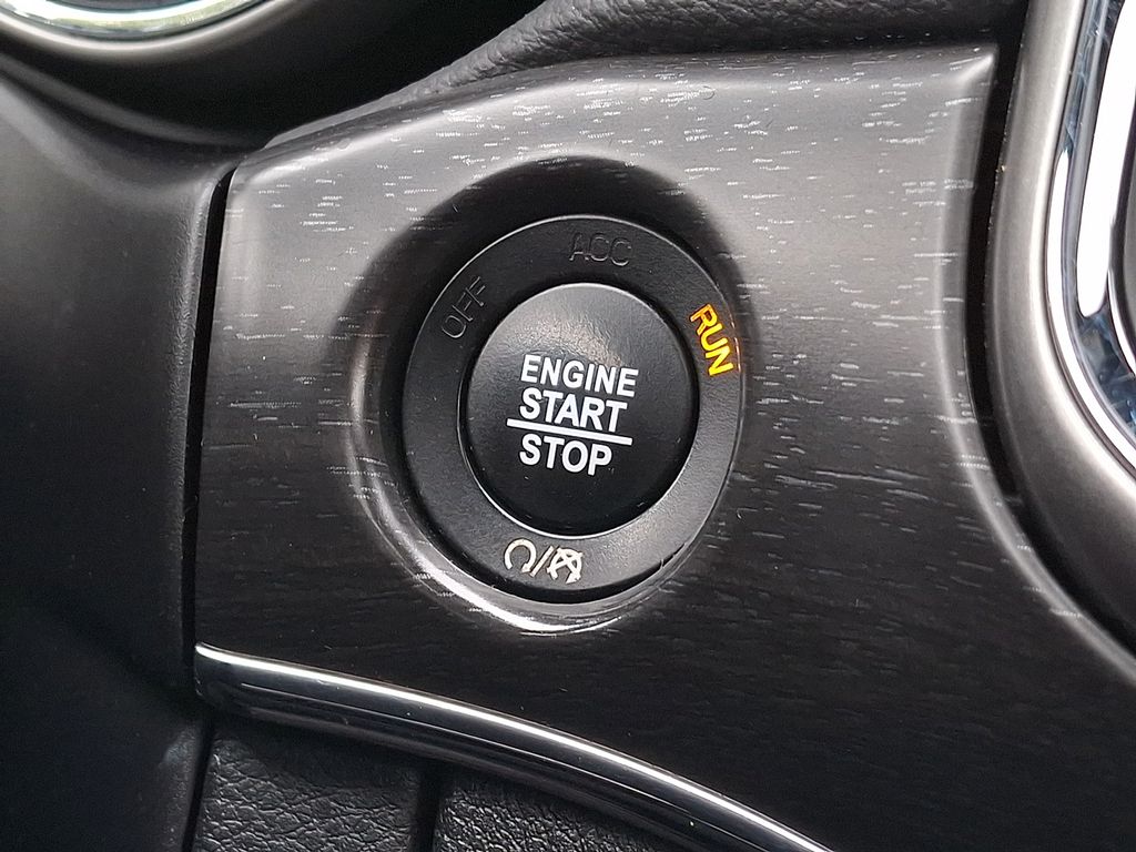 Thumbnail: 2018 Jeep Grand Cherokee - 25