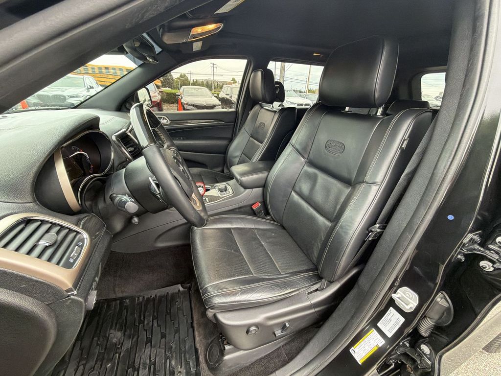 Thumbnail: 2015 Jeep Grand Cherokee - 11
