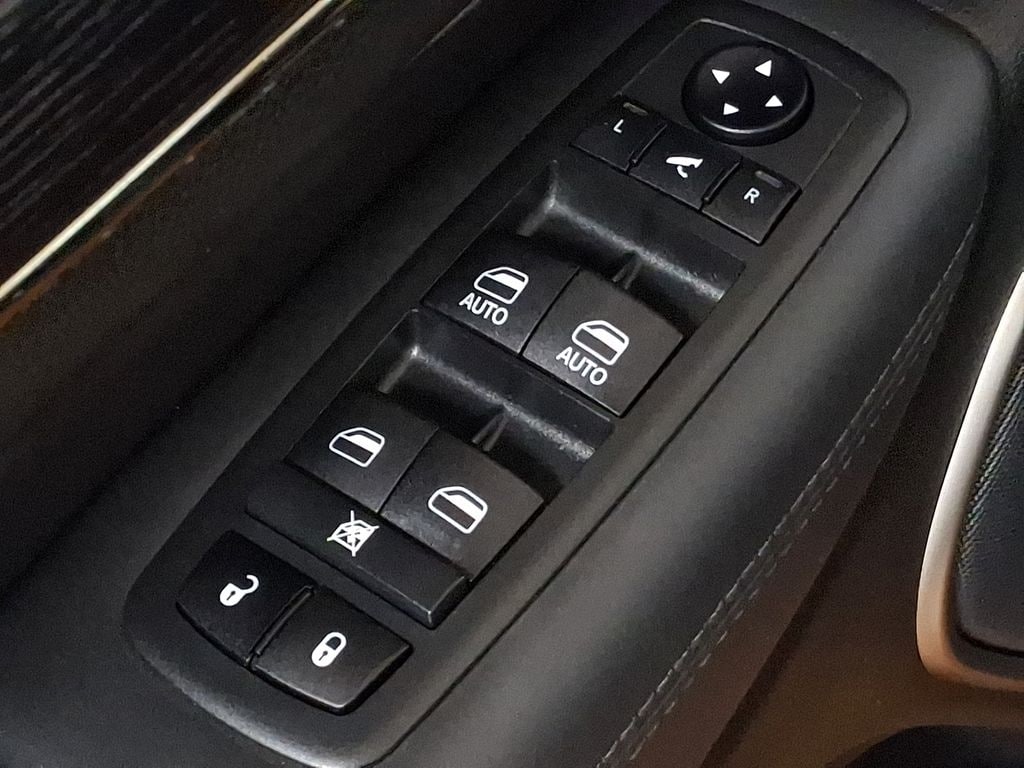 Thumbnail: 2020 Jeep Grand Cherokee - 25