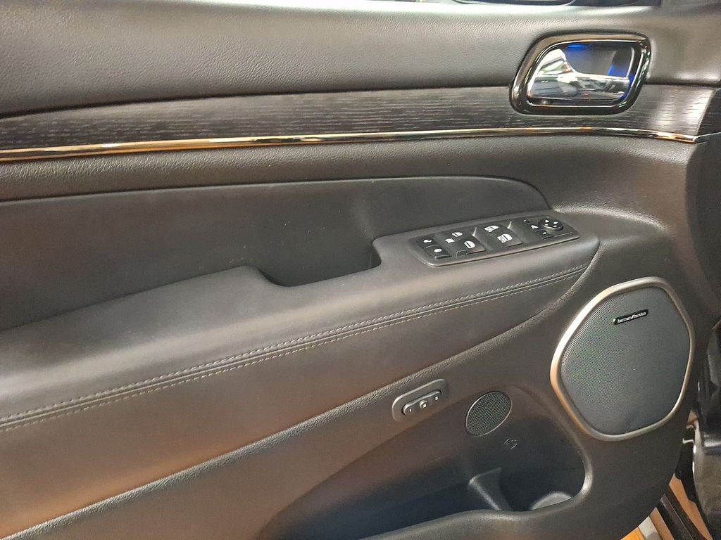 Thumbnail: 2020 Jeep Grand Cherokee - 15
