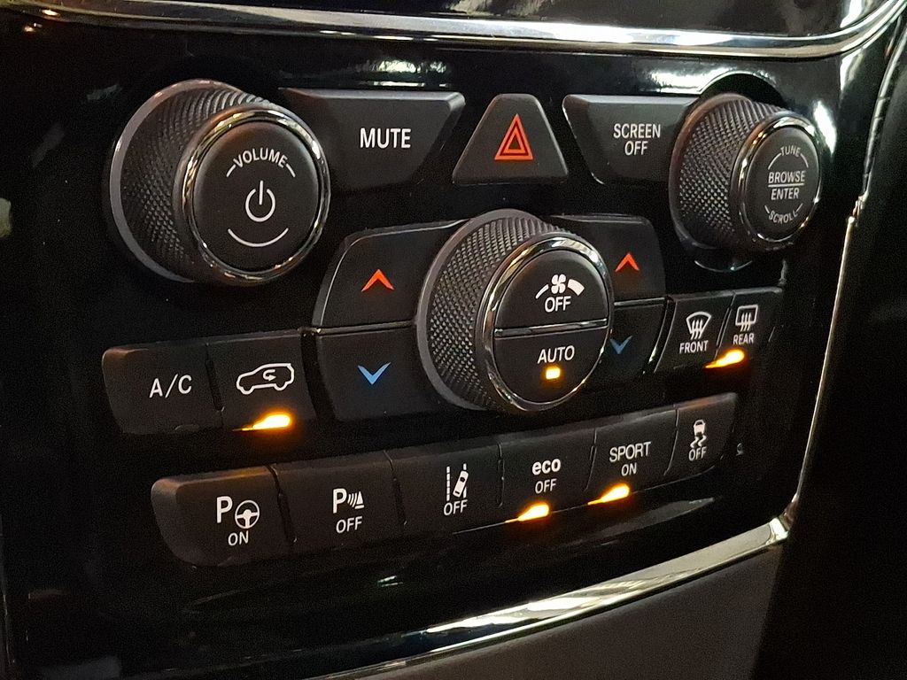 Thumbnail: 2020 Jeep Grand Cherokee - 18