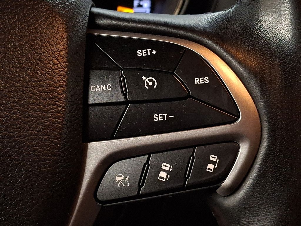 Thumbnail: 2020 Jeep Grand Cherokee - 20