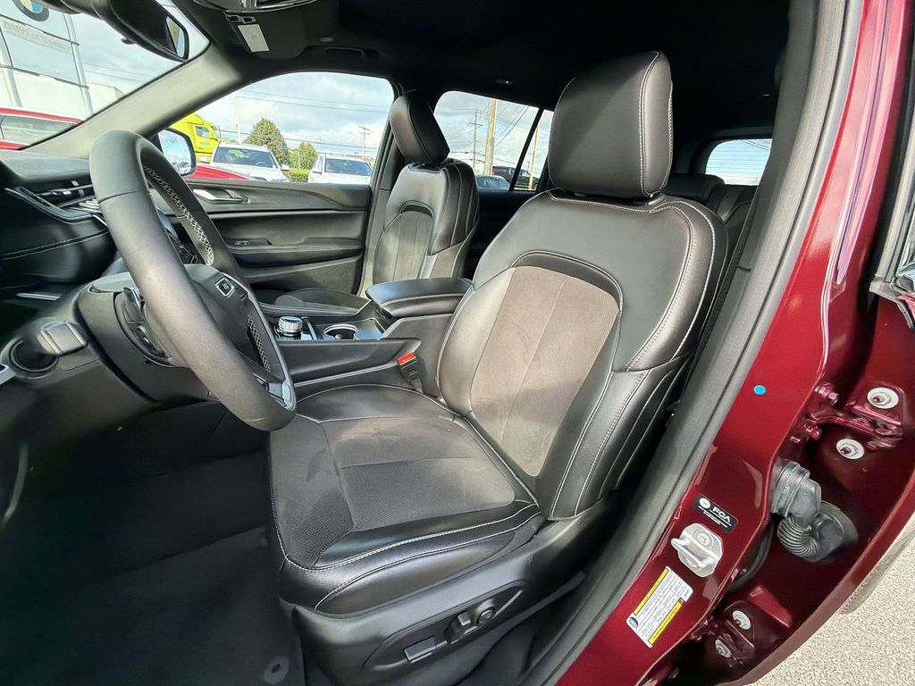 Thumbnail: 2024 Jeep Grand Cherokee - 12