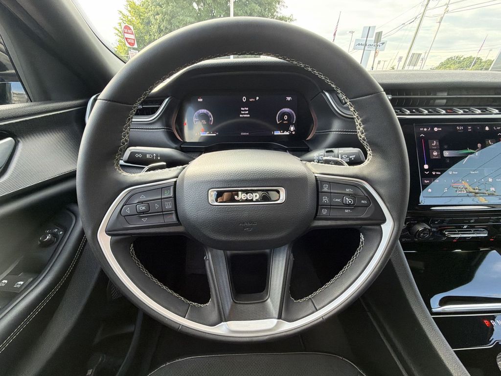Thumbnail: 2024 Jeep Grand Cherokee - 10