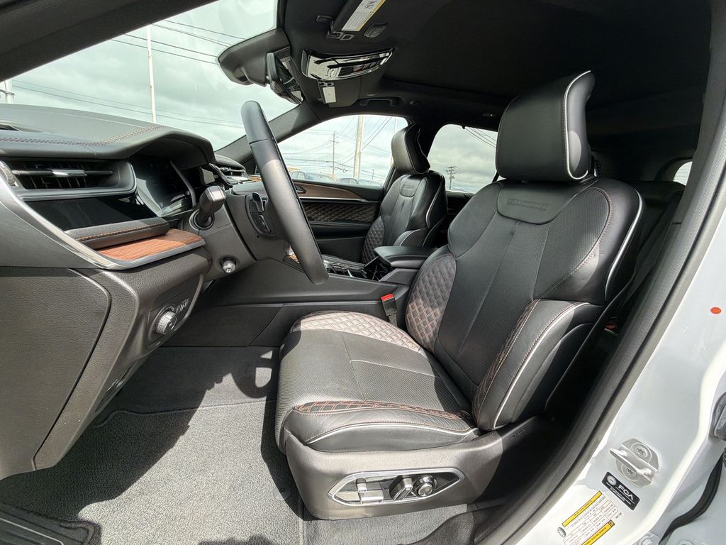 Thumbnail: 2023 Jeep Grand Cherokee - 12