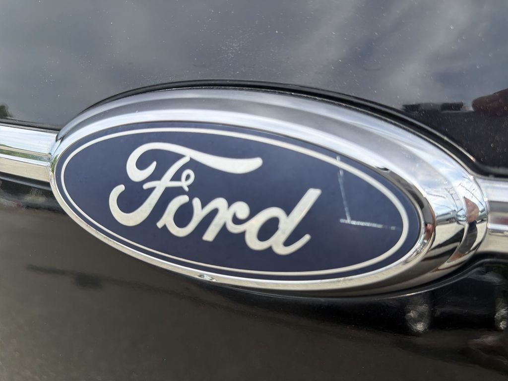 Thumbnail: 2019 Ford Taurus - 6