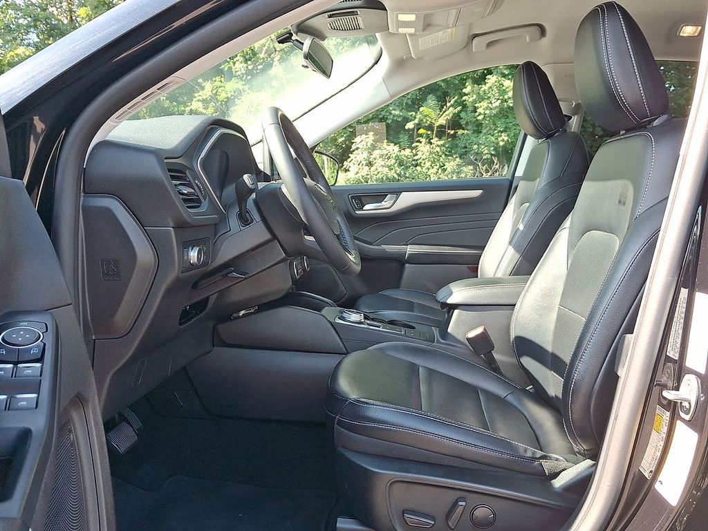Thumbnail: 2022 Ford Escape - 7