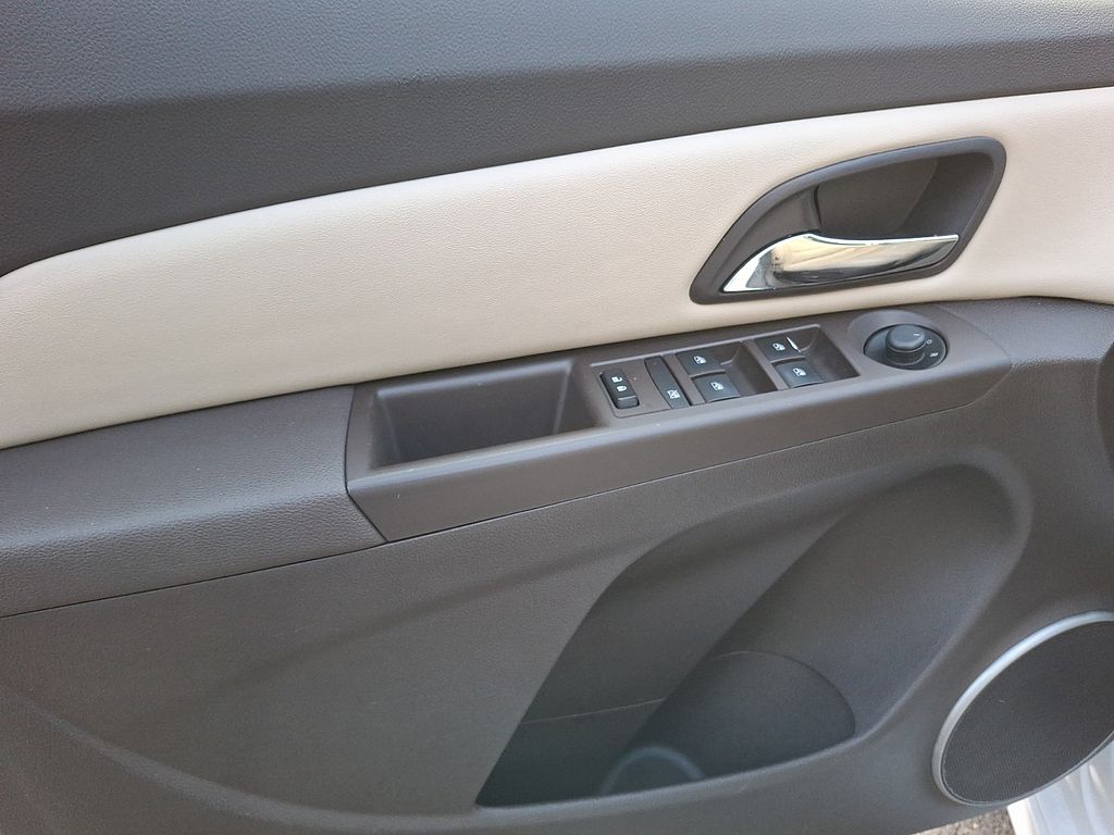 Thumbnail: 2015 Chevrolet Cruze - 14