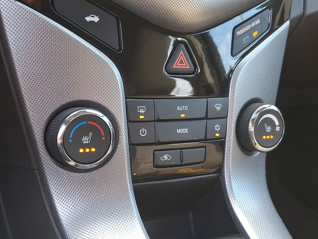 Thumbnail: 2015 Chevrolet Cruze - 17