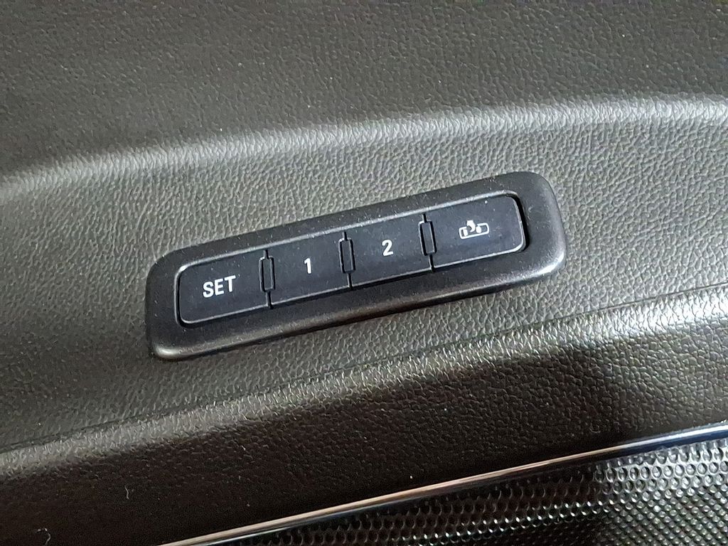 Thumbnail: 2017 GMC Yukon - 27