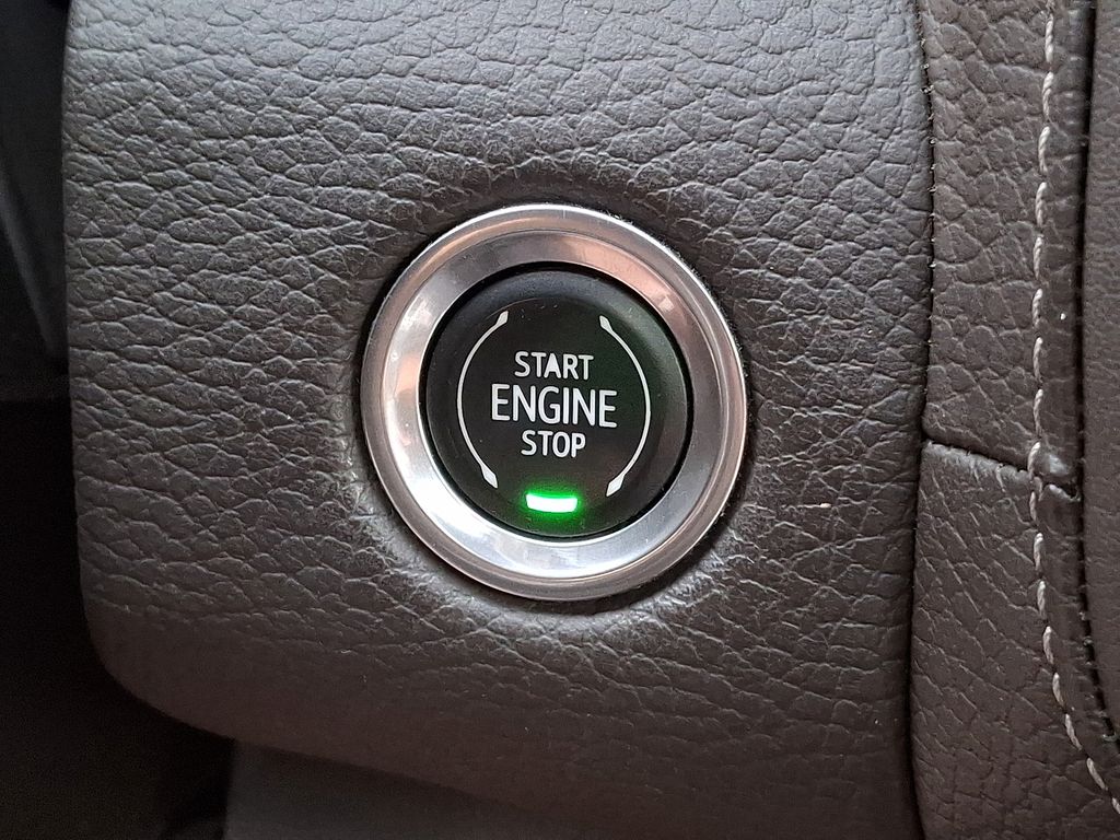 Thumbnail: 2021 GMC Yukon XL - 25