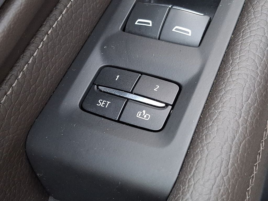 Thumbnail: 2021 GMC Yukon XL - 28