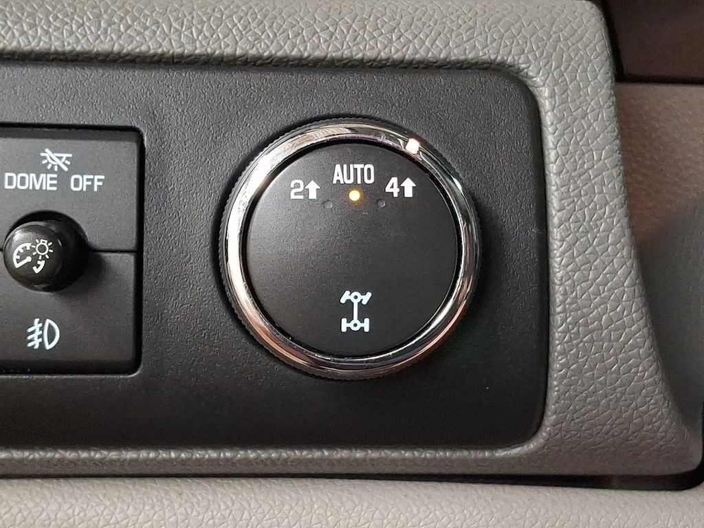 Thumbnail: 2013 Chevrolet Tahoe - 25