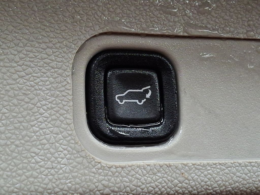 Thumbnail: 2013 Chevrolet Tahoe - 12