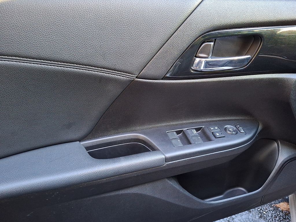 Thumbnail: 2015 Honda Accord - 16