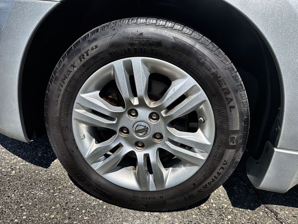 Thumbnail: 2012 Nissan Altima - 8