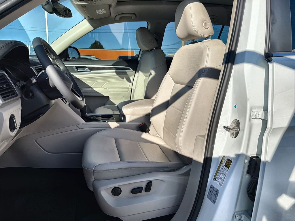 Thumbnail: 2021 Volkswagen Atlas - 12