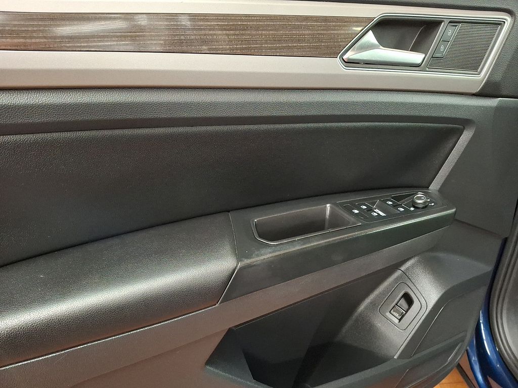 Thumbnail: 2019 Volkswagen Atlas - 16