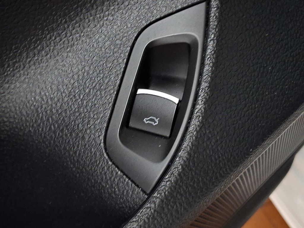 Thumbnail: 2017 Volkswagen Passat - 26