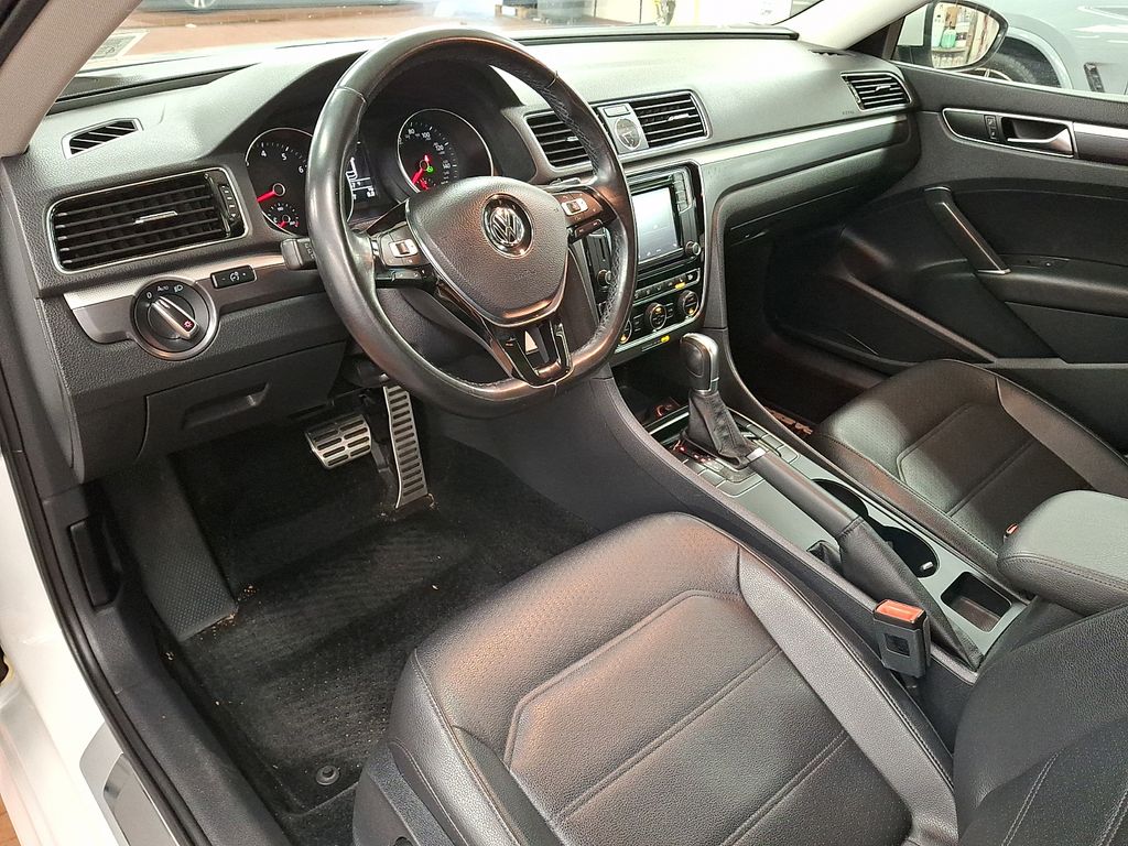Thumbnail: 2017 Volkswagen Passat - 2