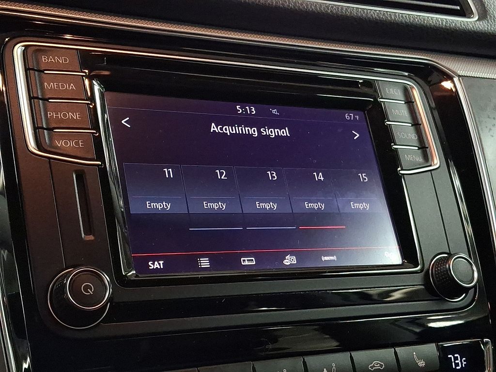 Thumbnail: 2017 Volkswagen Passat - 9