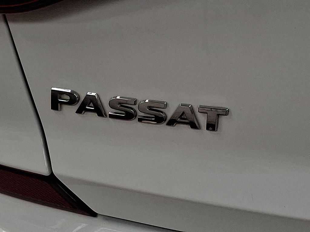 Thumbnail: 2017 Volkswagen Passat - 28