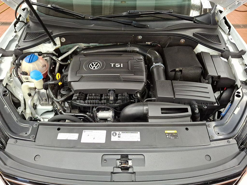 Thumbnail: 2017 Volkswagen Passat - 7