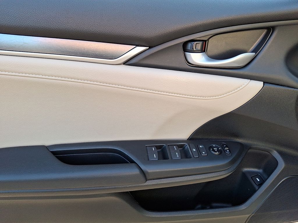 Thumbnail: 2016 Honda Civic - 17