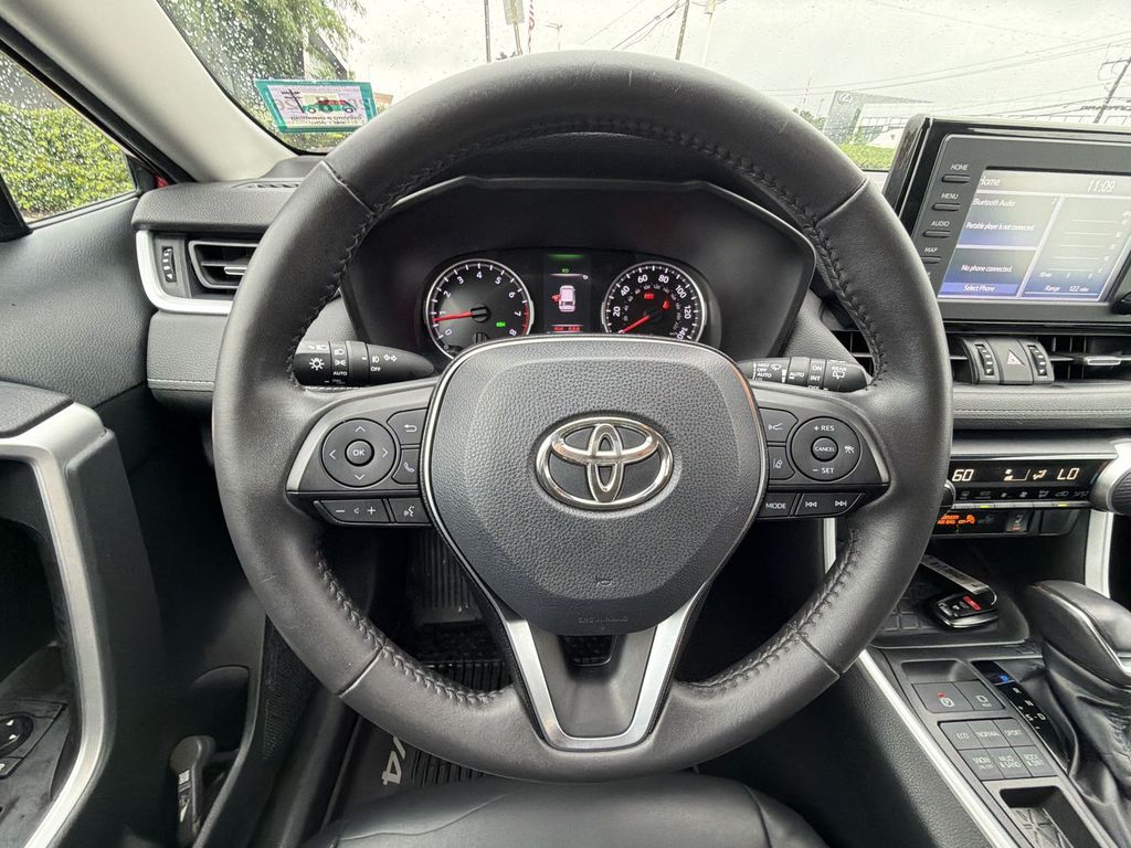 Thumbnail: 2019 Toyota RAV4 - 10