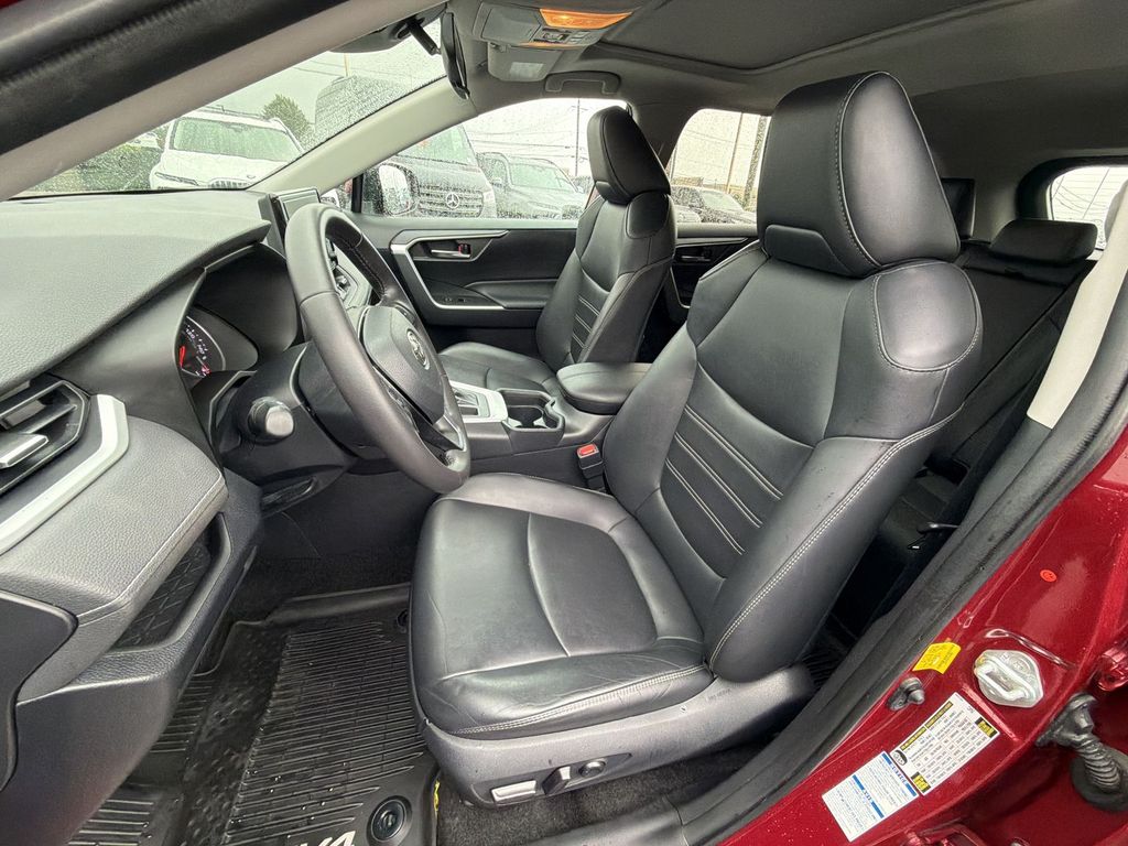 Thumbnail: 2019 Toyota RAV4 - 12