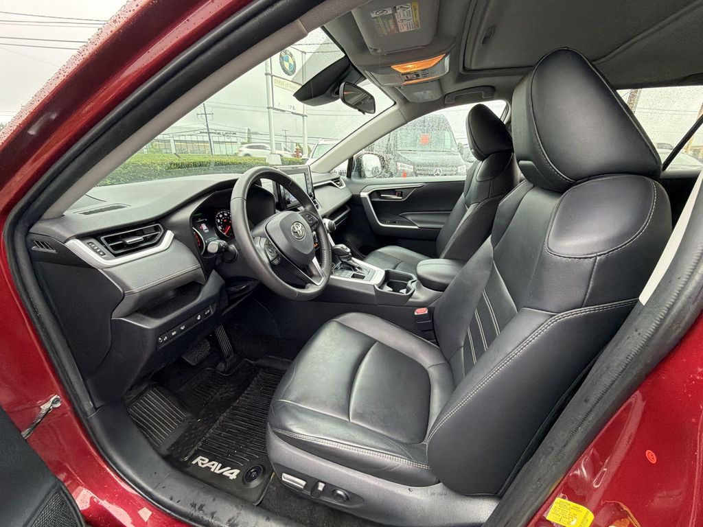 Thumbnail: 2019 Toyota RAV4 - 11