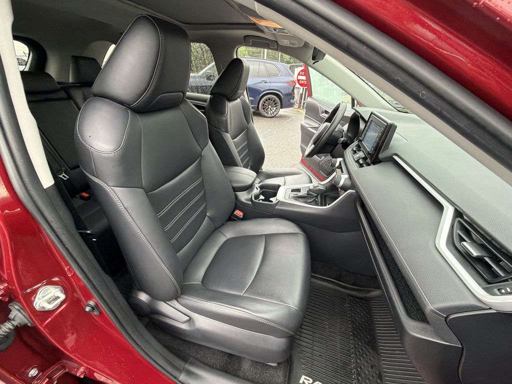 Thumbnail: 2019 Toyota RAV4 - 29