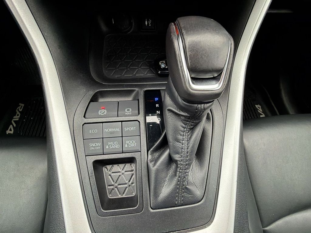 Thumbnail: 2019 Toyota RAV4 - 15