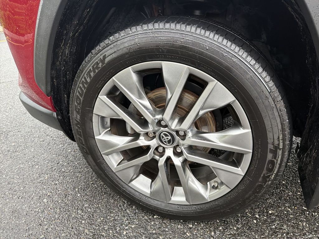 Thumbnail: 2019 Toyota RAV4 - 8